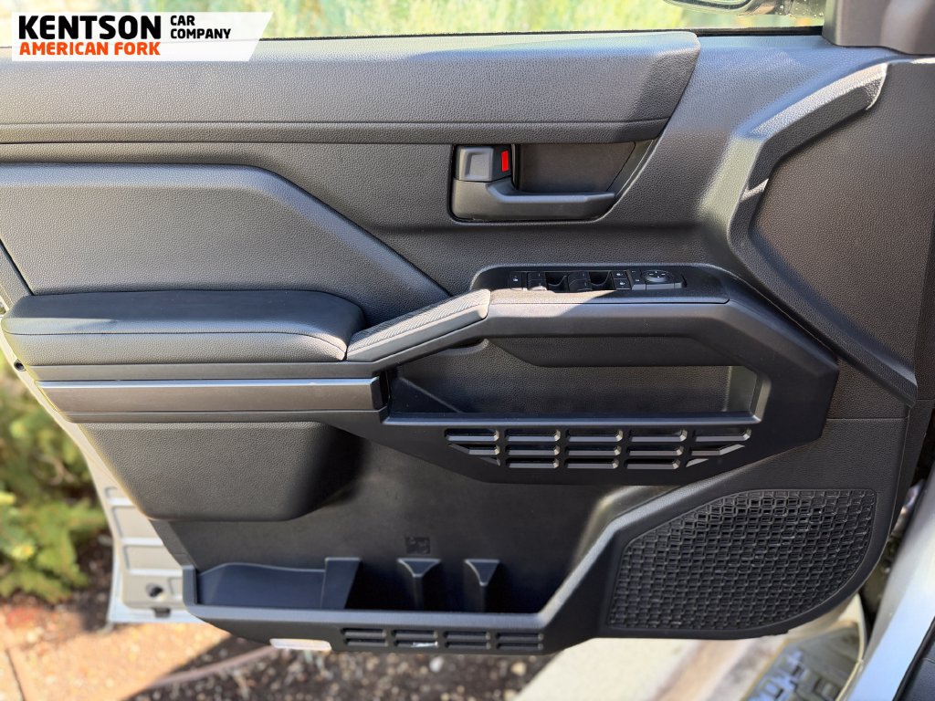 Used 2025 Toyota 4Runner SR5 AWD/4WD image 19