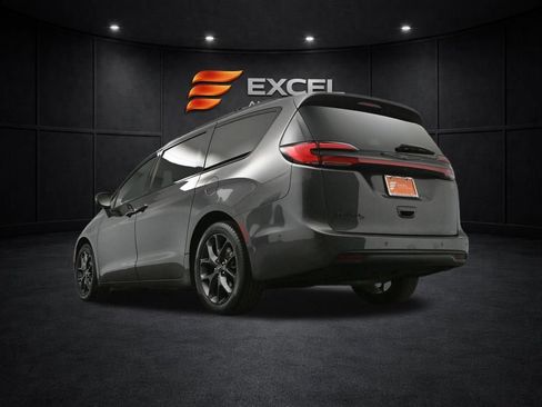 Used 2022 Chrysler Pacifica Touring-L w/ Uconnect Theater Family Group image 42