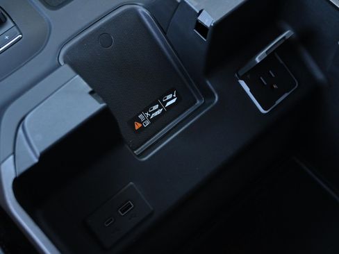 Used 2024 GMC Sierra 2500 Denali w/ Denali Reserve Package image 19