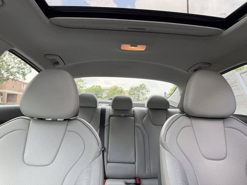 Used 2024 Hyundai Elantra Limited FWD image 24