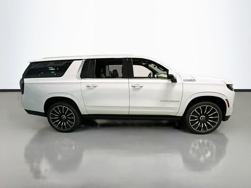 New 2026 Chevrolet Suburban High Country image 9