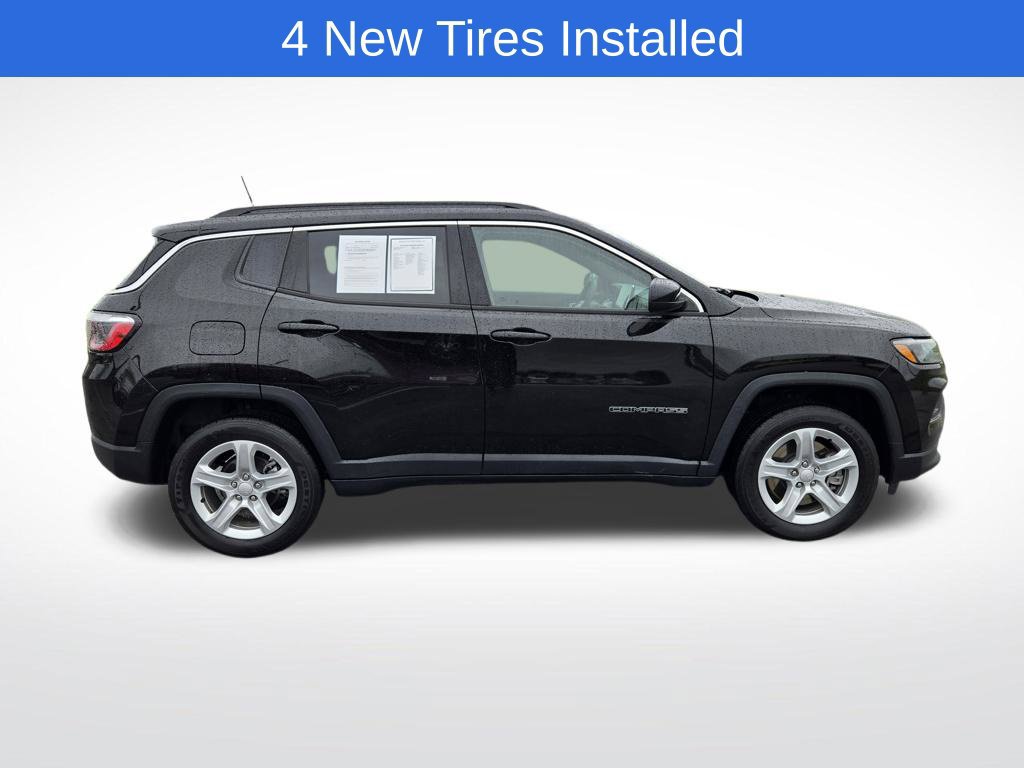 Used 2023 Jeep Compass Latitude w/ Mopar Graphics Package AWD/4WD image 2