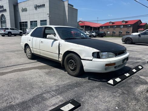 Used 1996 Toyota Camry LE FWD image 2