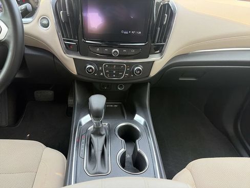 Used 2023 Chevrolet Traverse LT FWD image 12