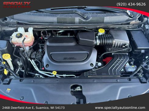 Used 2022 Chrysler Pacifica Touring-L image 44