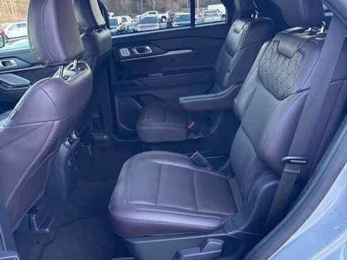 Used 2025 Ford Explorer Platinum w/ LUX Leather Package image 11