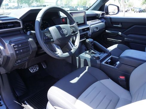 Used 2025 Toyota Tacoma TRD Sport AWD/4WD image 18