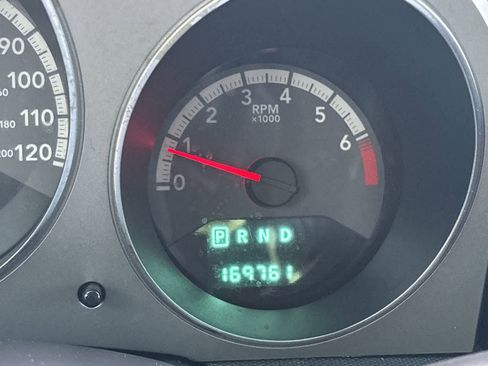 Used 2010 Dodge Avenger R/T image 23