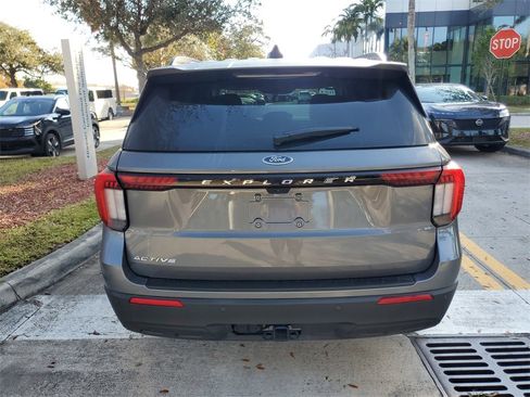 Used 2025 Ford Explorer Active image 5