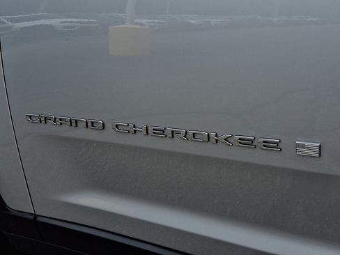 Certified 2023 Jeep Grand Cherokee Limited AWD/4WD image 30