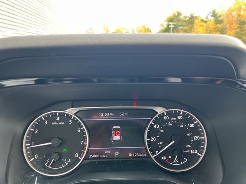 Used 2022 Nissan Pathfinder SV image 54