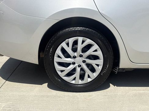 Used 2015 Toyota Corolla LE FWD image 9
