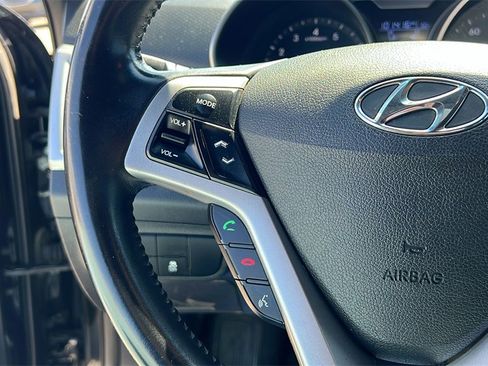 Used 2017 Hyundai Veloster Value Edition image 18