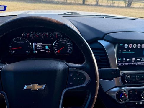 Used 2016 Chevrolet Suburban LT image 19