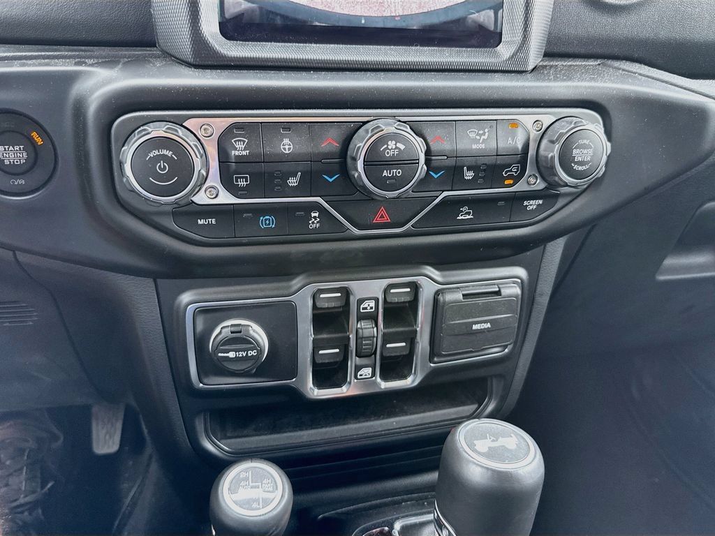 Certified 2022 Jeep Wrangler Unlimited Sahara w/ Cold Weather Group AWD/4WD image 17