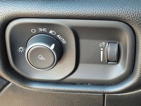 Used 2022 RAM 2500 Tradesman w/ Chrome Appearance Group image 26