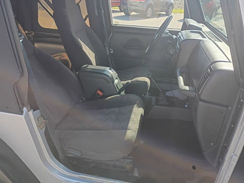 Used 2003 Jeep Wrangler X AWD/4WD image 15