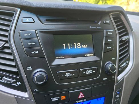 Used 2013 Hyundai Santa Fe Limited AWD/4WD image 32