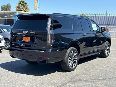 Used 2025 Cadillac Escalade ESV Sport AWD/4WD image 3