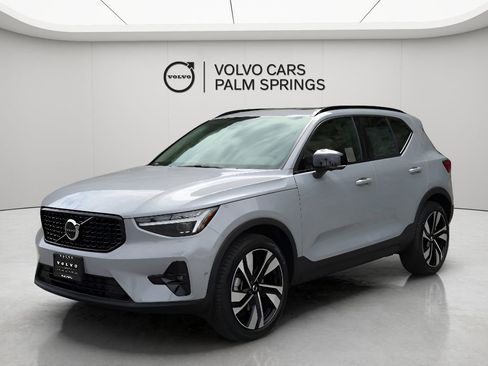 New 2025 Volvo XC40 B5 Plus w/ Climate Package image 4