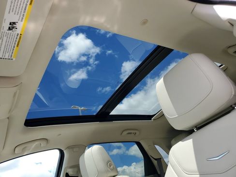 Used 2023 Cadillac XT5 Premium Luxury w/ LPO, Floor Liner Package AWD/4WD image 6