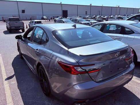 Used 2025 Toyota Camry SE FWD image 6