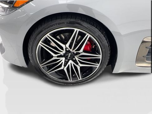 Used 2022 Kia Stinger GT1 RWD image 13
