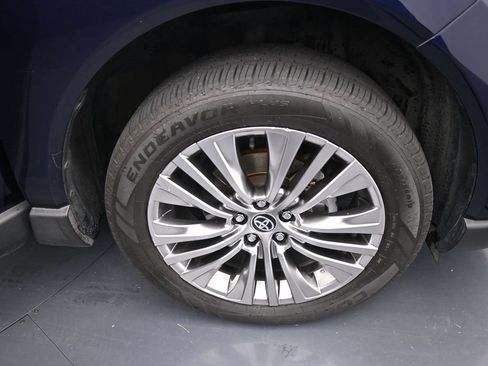 Used 2021 Toyota Venza Limited w/ Carpet Mat Package (TMS) AWD/4WD image 13