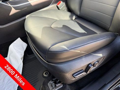 Used 2025 Toyota Highlander XLE image 17