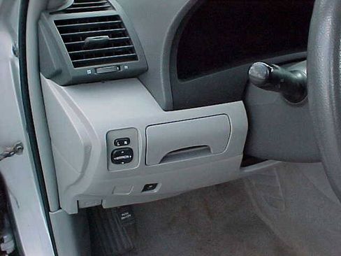 Used 2010 Toyota Camry LE FWD image 23