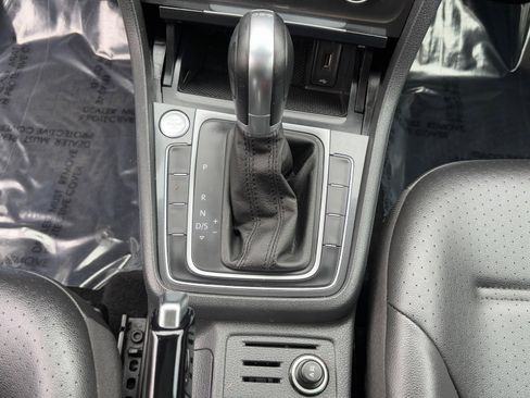 Used 2019 Volkswagen Golf S image 27