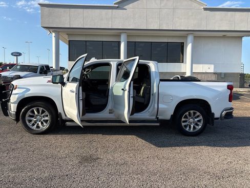 Used 2021 Chevrolet Silverado 1500 LTZ w/ Z71 Off-Road Package AWD/4WD image 4