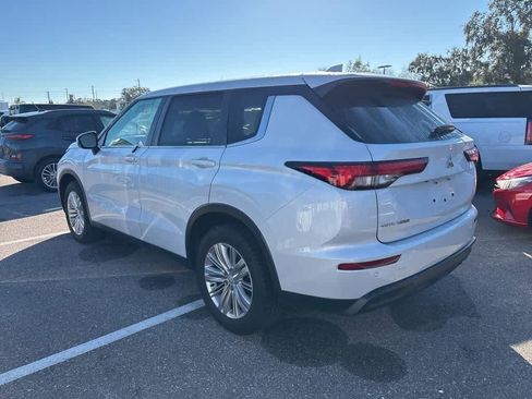 Used 2022 Mitsubishi Outlander ES image 2