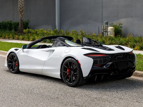 Used 2025 McLaren Artura Spider RWD image 26