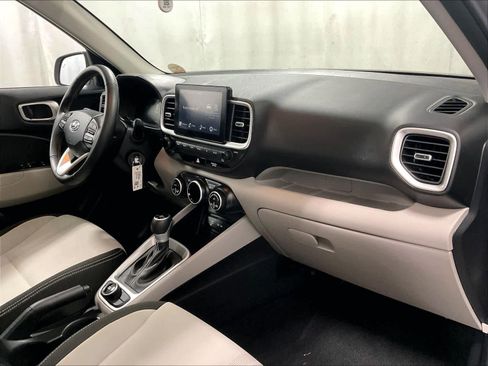 Used 2023 Hyundai Venue SEL image 14