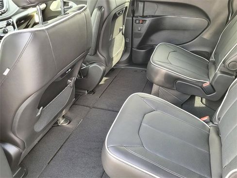 New 2026 Chrysler Pacifica Limited w/ S Appearance Package image 13