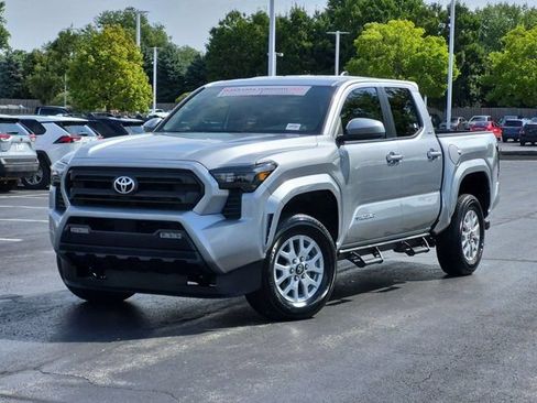 Certified 2026 Toyota Tacoma SR5 AWD/4WD image 2