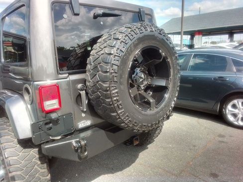 Used 2016 Jeep Wrangler Unlimited Sahara w/ Connectivity Group AWD/4WD image 6