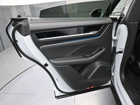 New 2026 Porsche Macan 4 Electric AWD/4WD image 22