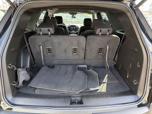 Used 2022 Chevrolet Traverse LT FWD image 24
