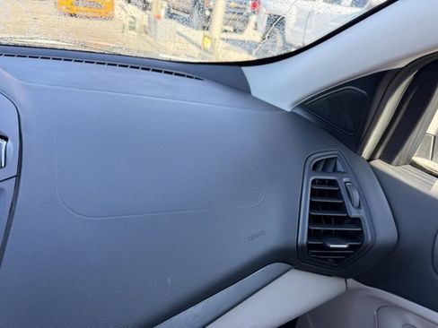 Used 2017 Ford Escape SE image 12