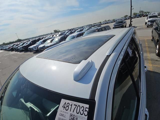 Used 2025 Chevrolet Suburban Premier AWD/4WD image 11