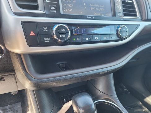 Used 2015 Toyota Highlander Limited image 26