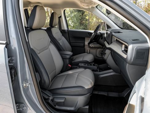 Used 2025 Ford Maverick Lariat w/ 4K Tow Package image 40