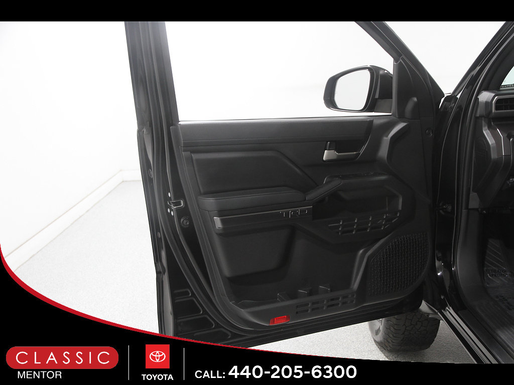 Certified 2025 Toyota Tacoma TRD Off-Road AWD/4WD image 4
