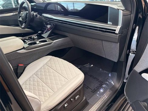 Used 2025 Cadillac Escalade V image 15