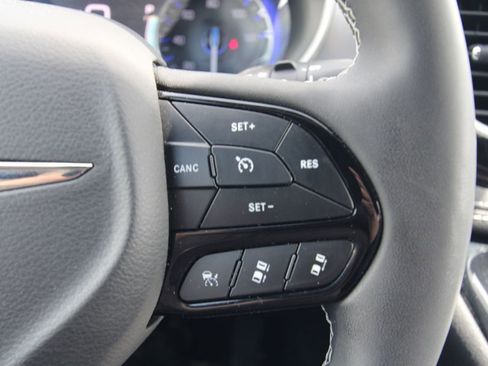 Used 2023 Chrysler Pacifica Touring-L w/ S Appearance Package image 20