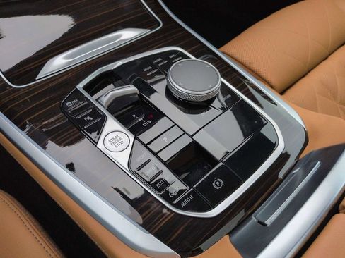 Used 2025 BMW X5 xDrive40i w/ M Sport Package image 35