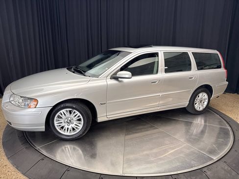 Used 2005 Volvo V70 2.4 FWD image 3
