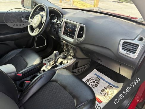 Used 2018 Jeep Compass Latitude w/ Popular Equipment Group AWD/4WD image 9